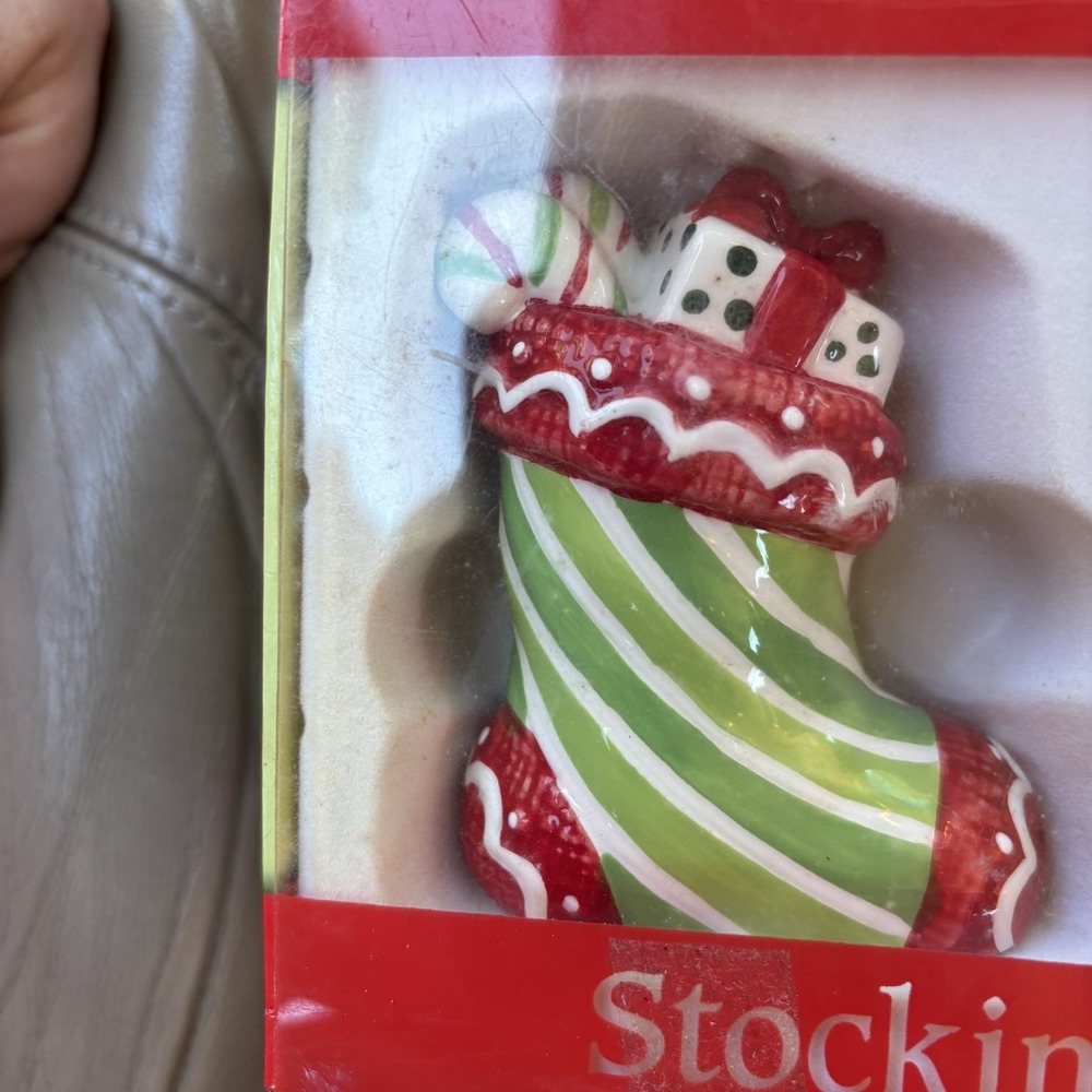 Fits In Floyd, Christmas Salt And Pepper Shakers Stocking, And Santa 2007 - Picture 2 of 5